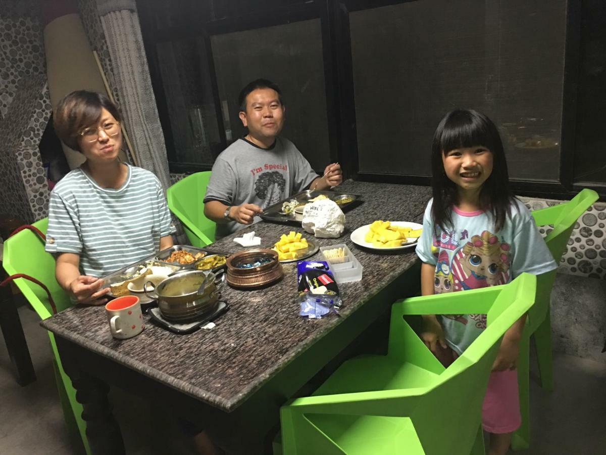 Bnb Royal Tourist House 카트만두 외부 사진